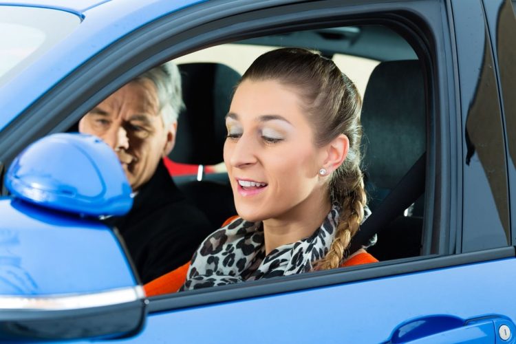 Comment Savoir Si La Carte Grise Est Gelée A quel âge faut-il passer le permis de conduire en France