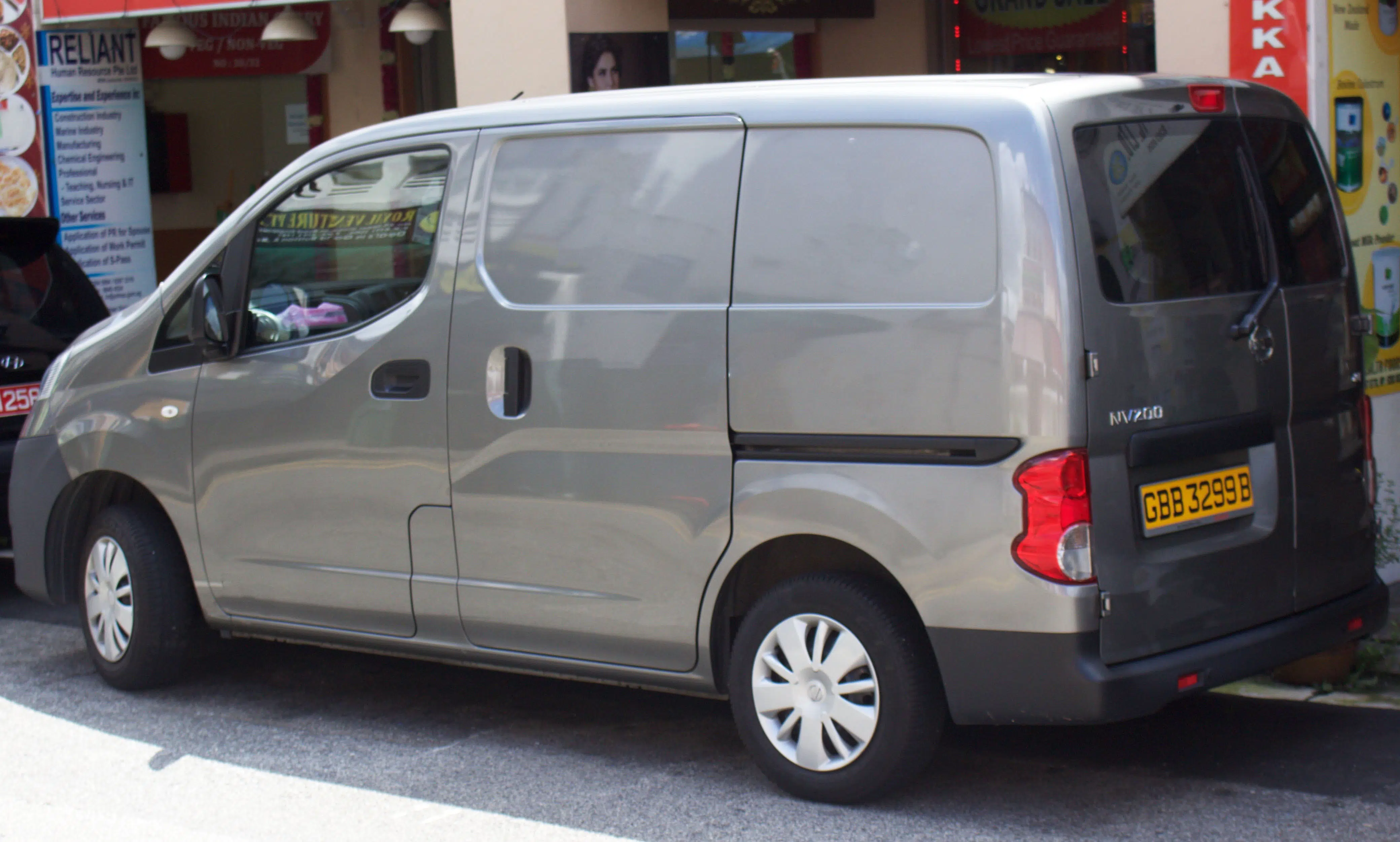 Le modèle Nissan NV200 Gris