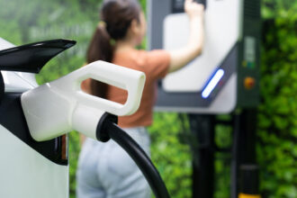 Borne de recharge en entreprise : combien ça coûte vraiment en 2026 ?